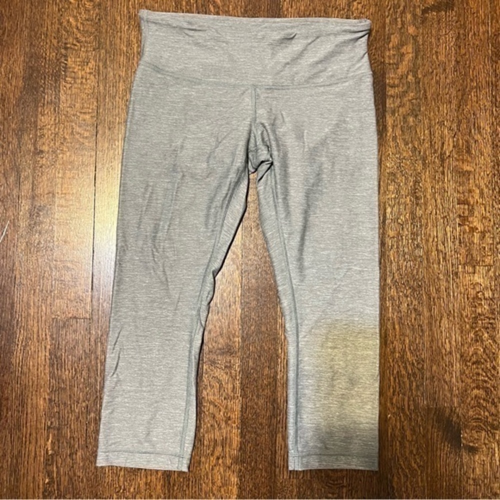Lululemon size 8 gray crop leggings
